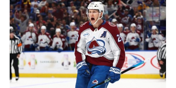 Nathan MacKinnon är glad över att se sina lagkamraters snabba utveckling